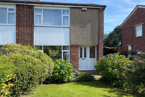 Greenville Drive, Low Moor, Bradford... 3 bed semi