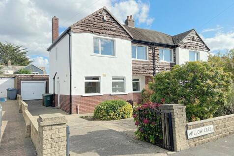 Willow Crescent, Wrose, Bradford, BD2 3 bed semi