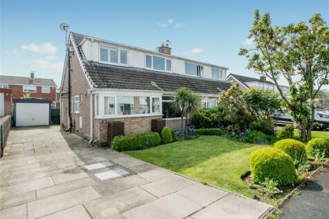 Brown Hill Drive, Birkenshaw... 3 bed semi