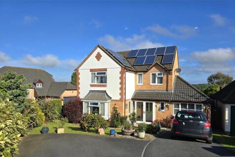 Kingsmead Drive, Torrington, Devon, EX38 5 bed detached house for sale