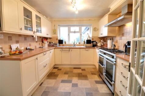 Kingsmead Drive, Torrington, Devon, EX38 5 bed detached house for sale