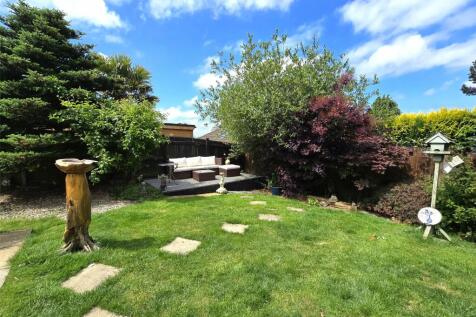 Kingsmead Drive, Torrington, Devon, EX38 5 bed detached house for sale