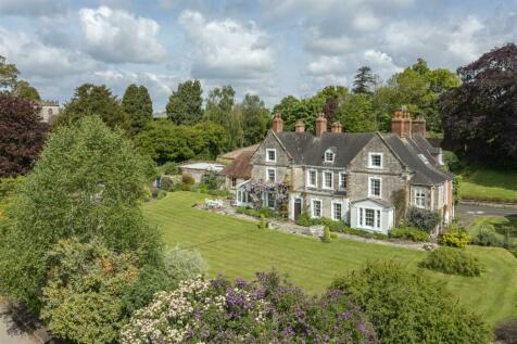 8 bedroom country house for sale