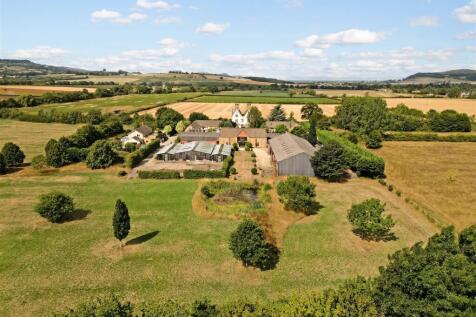 3 bedroom country house for sale