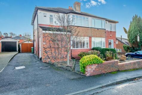 Berwick Avenue, Heckmondwike, West... 3 bed semi