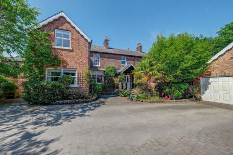 5 bedroom semi-detached house for sale