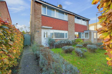 3 bedroom semi-detached house for sale