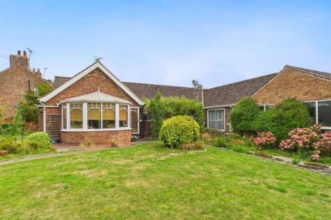 41 The Green, Lund, Driffield, YO25 9TE 4 bed detached bungalow for sale