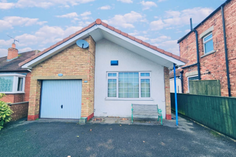 2 bedroom detached bungalow for sale