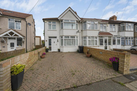 3 bedroom end of terrace house for sale