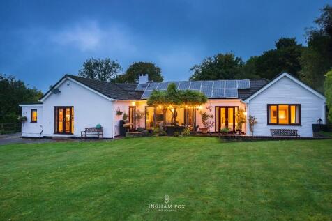 5 bedroom detached house for sale