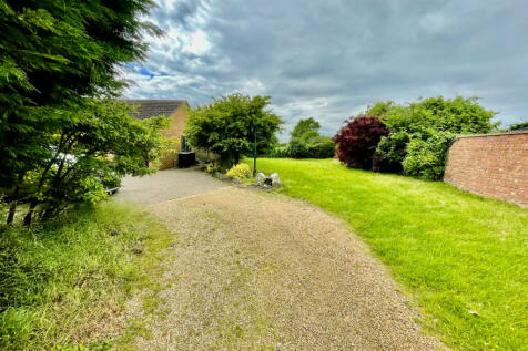 4 bedroom detached bungalow for sale