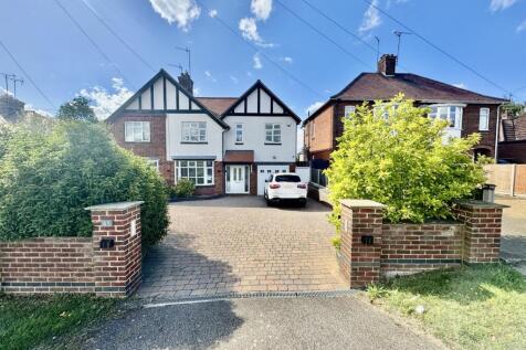 4 bedroom semi-detached house for sale