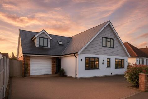 Lingwood Avenue, Christchurch... 5 bed detached house for sale