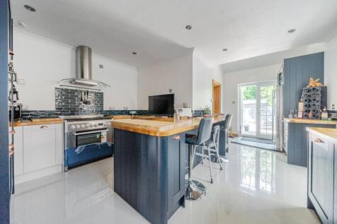 4 bedroom semi-detached house for sale