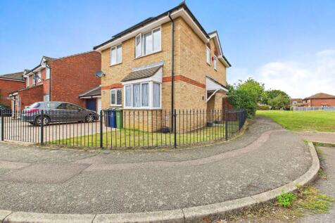 3 bedroom link detached house for sale
