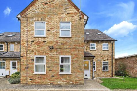 Studio flat for sale