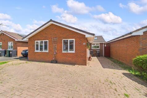 Yew Tree Grove, Bridgnorth WV16 3 bed bungalow for sale