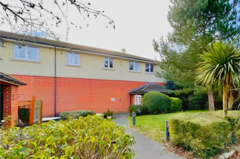 Gordon Road, Christchurch BH23 1 bed flat for sale