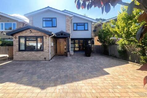5 bedroom detached house for sale