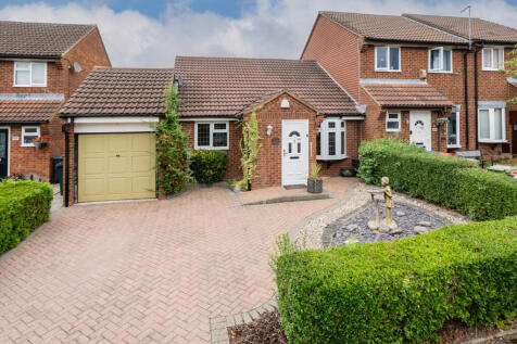 Perracombe, Furzton Milton Keynes, MK4 2 bed bungalow for sale