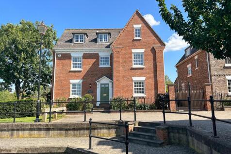5 bedroom detached house for sale