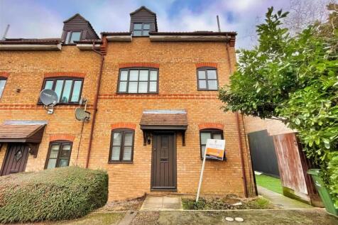 Grace Avenue, Oldbrook, Milton Keynes 1 bed maisonette for sale
