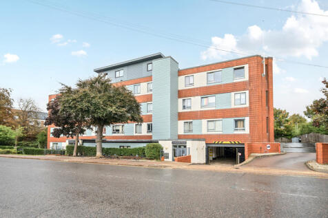 Queensway, Bletchley, Milton Keynes 2 bed apartment for sale