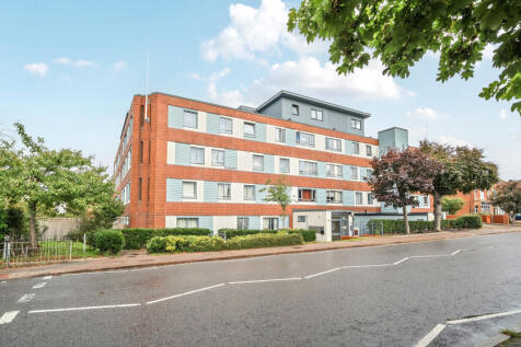 Queensway, Bletchley, Milton Keynes 2 bed apartment for sale