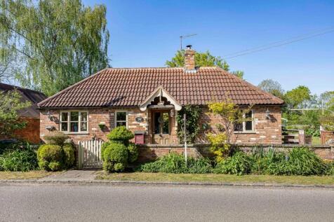 Standish Lane, Moreton Valence GL2 2 bed cottage for sale