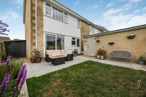 Wesley Road, Stonehouse GL10 2 bed semi