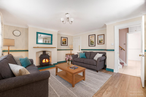 Stone Manor, Stroud GL5 2 bed cottage for sale