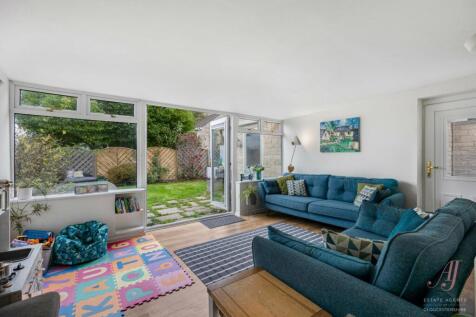 Borough Close, Stonehouse GL10 3 bed semi