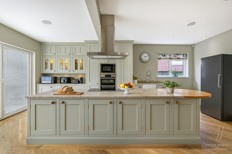 Stroud Road, Gloucester GL4 5 bed detached house for sale