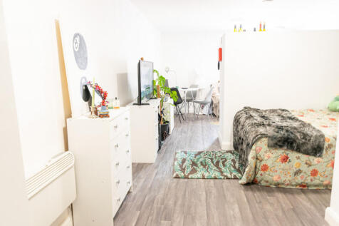 Studio flat for sale