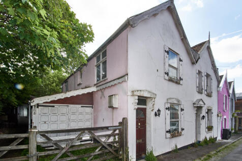 6 bedroom semi-detached house for sale