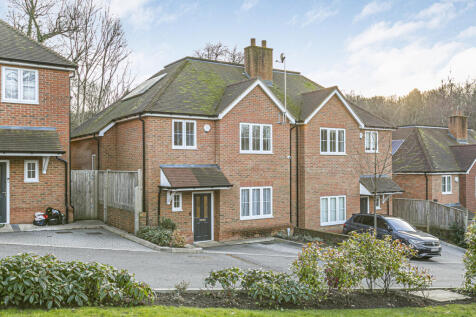 4 bedroom semi-detached house for sale