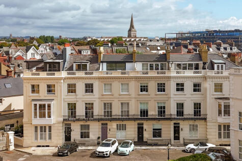 5 bedroom town house for sale