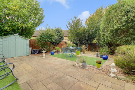 2 bedroom semi-detached house for sale