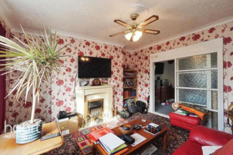 2 bedroom semi-detached bungalow for sale