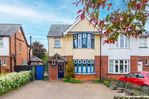 3 bedroom semi-detached house for sale