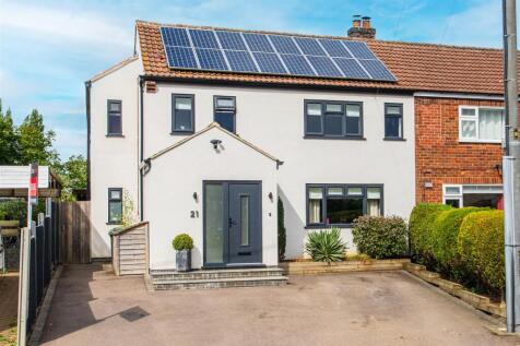 4 bedroom semi-detached house for sale