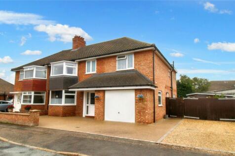 5 bedroom semi-detached house for sale