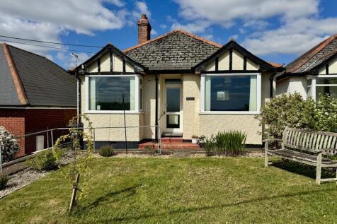 3 bedroom detached bungalow for sale