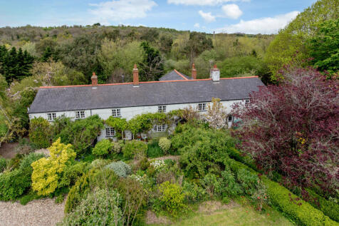 6 bedroom farm house for sale