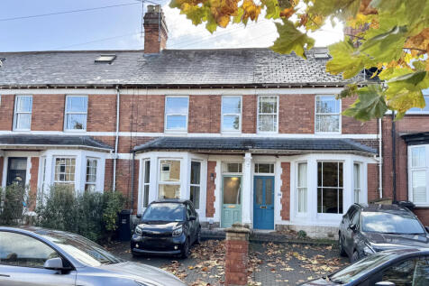 4 bedroom terraced house for sale