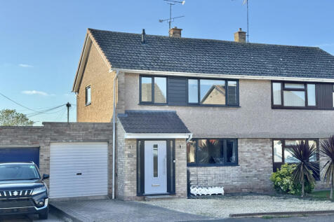 3 bedroom semi-detached house for sale