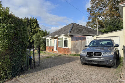 2 bedroom detached bungalow for sale