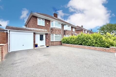 3 bedroom semi-detached house for sale
