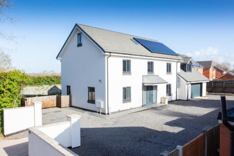 6 bedroom detached house for sale